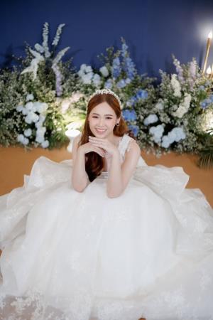 ชุดเจ้าสาวและชุดเจ้าบ่าว ชุดสากล เช่าที่แบมบี้ เวดดิ้ง ห้วยขวาง